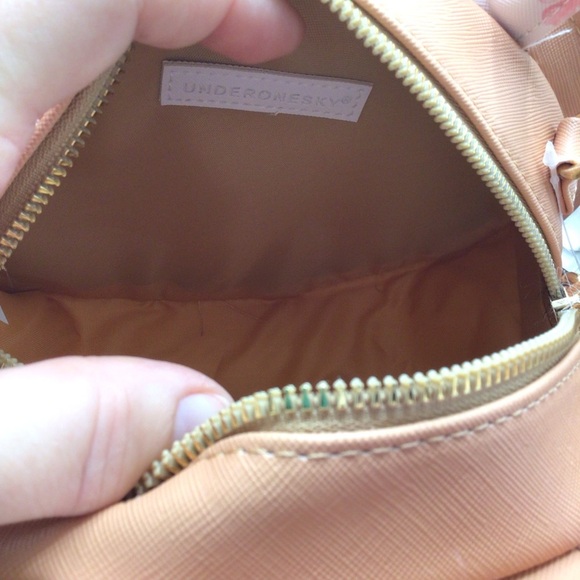 Under One Sky “Beary” Pretty Bashful Bear Shaped Kawaii Cartoon Crossbody Purse - Picture 6 of 10